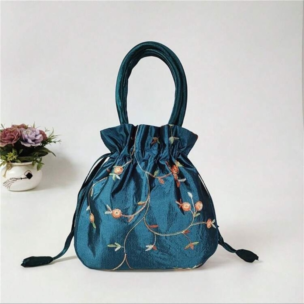 Elegant Floral Embroidered Bag